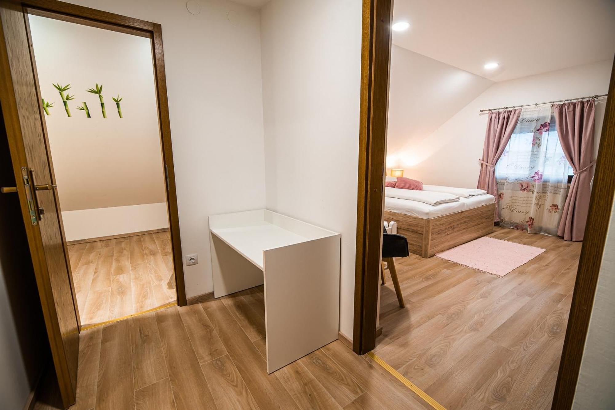 Guesthouse Leski Dvor レスツェ 部屋 写真